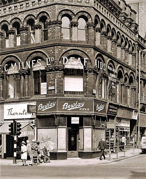 Screenshot_2020-03-25 Leeds Boar Lane 1973